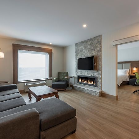 Holiday Inn Express & Suites Moncton By Ihg Exterior photo