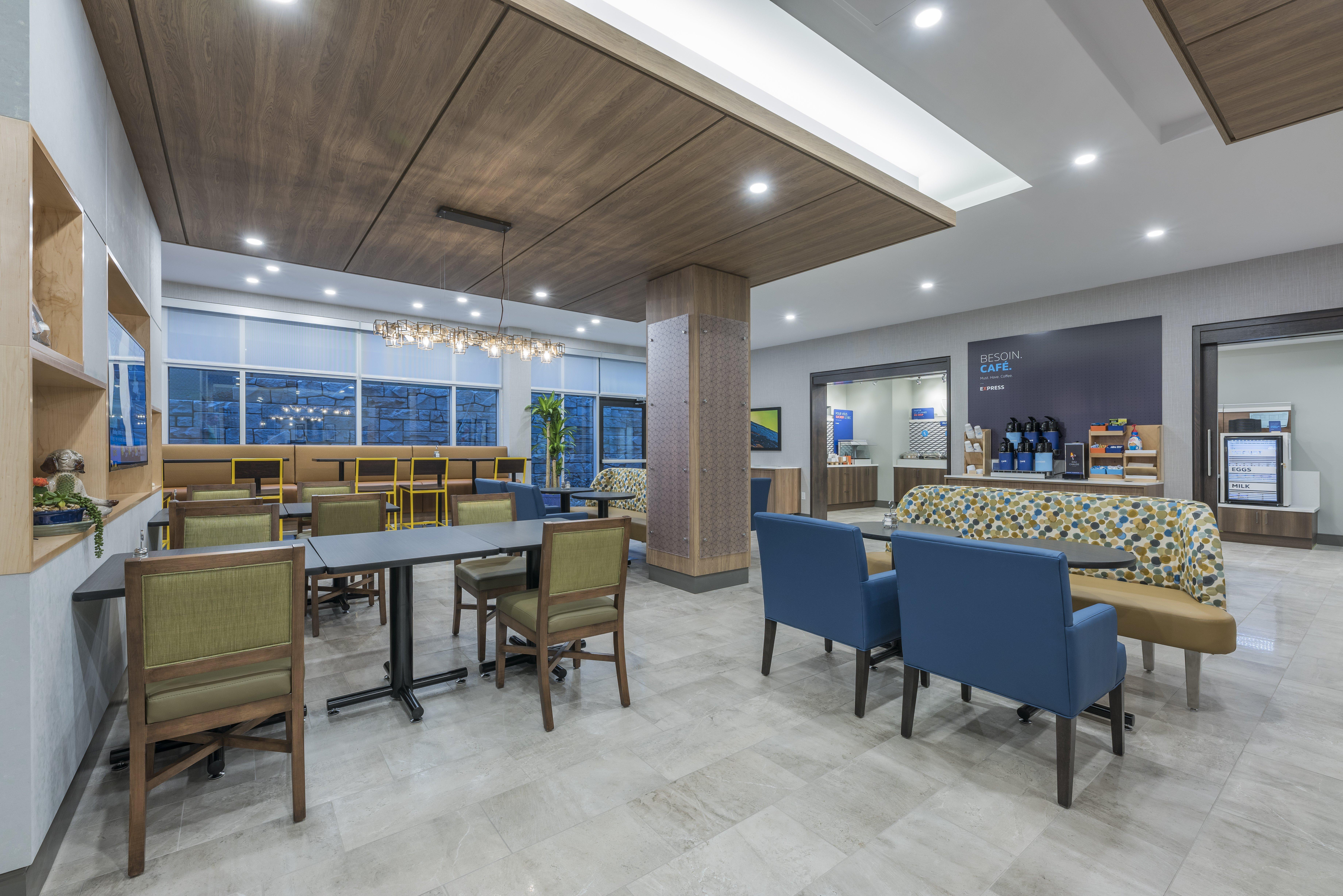Holiday Inn Express & Suites Moncton By Ihg Exterior photo