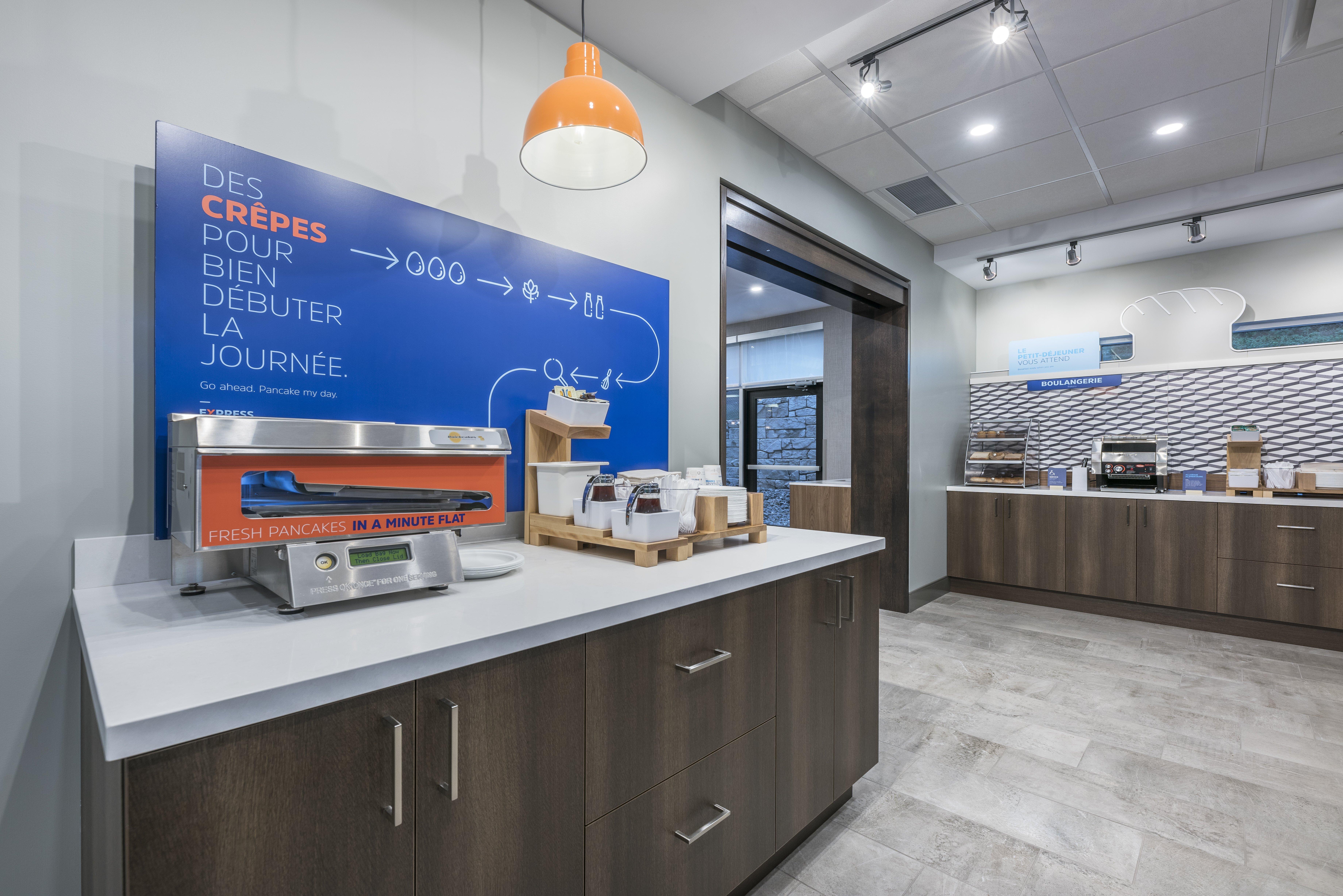 Holiday Inn Express & Suites Moncton By Ihg Exterior photo