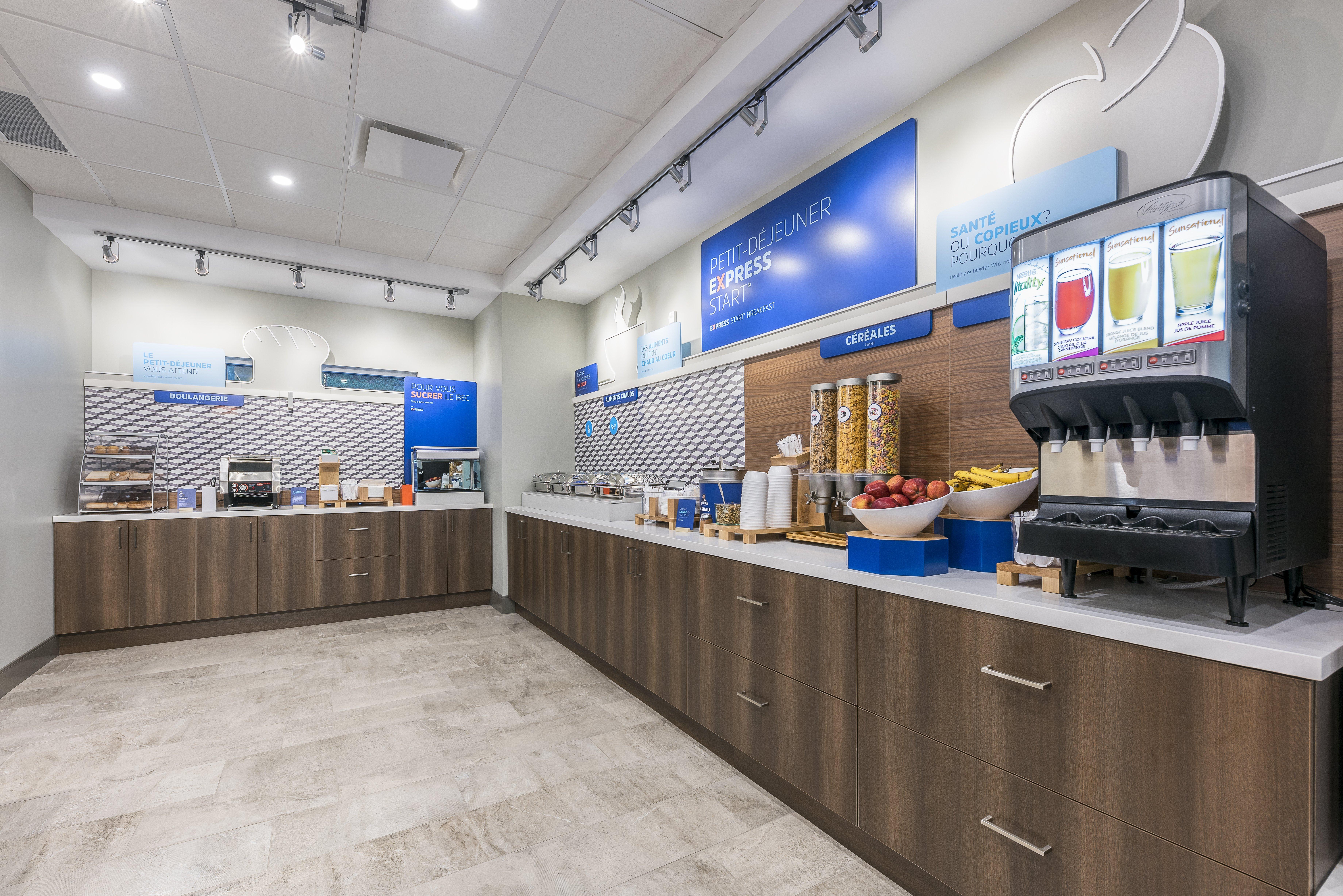 Holiday Inn Express & Suites Moncton By Ihg Exterior photo
