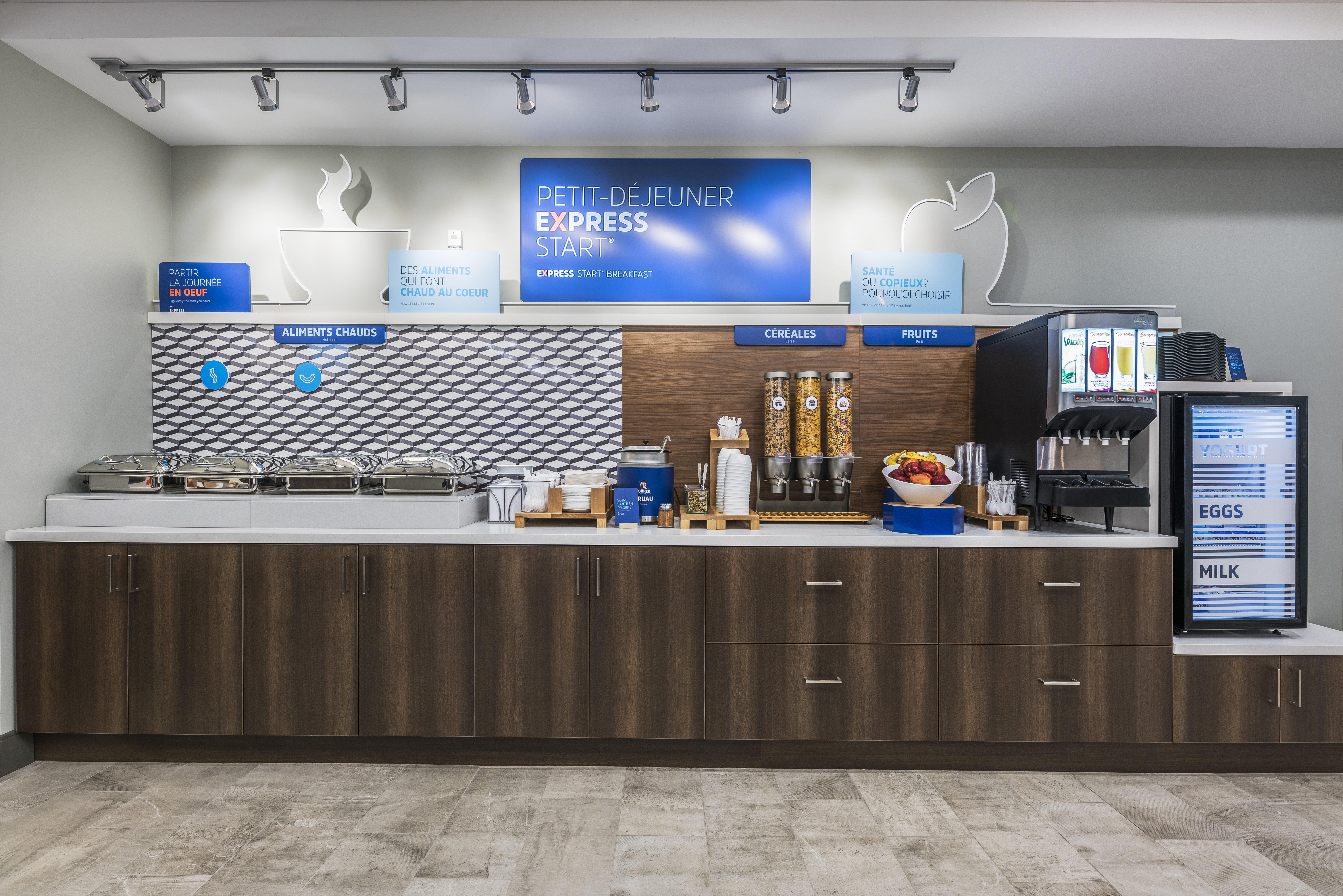 Holiday Inn Express & Suites Moncton By Ihg Exterior photo
